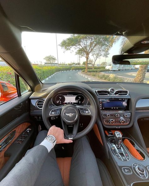 Inside Bentley, Millionaire Husband, Billionaire Aesthetic, Husband Aesthetic, Keanu Reeves Pictures, Cars Driving, Mens Luxury Lifestyle, Inside Car, Drip Outfit Men