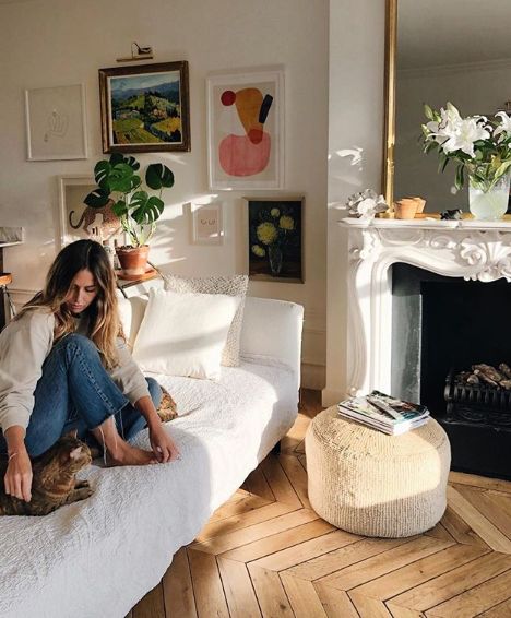 Holly Willoughby’s fashion stylist Angie Smith - EVERYTHING you need to know | HELLO! Cat Relaxing, Angie Smith, Dreamy Living Room, Whimsical Home, Carpet Looks, Holly Willoughby, Bohemian Interior, British Fashion, Fashion Consultant