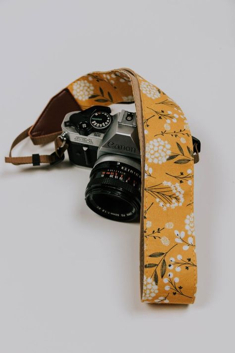 Wallpaper One Direction, Dslr Quotes, Camera Polaroid, Dslr Camera Straps, Dslr Photography Tips, Olympus Camera, Nikon D5200, Camera Aesthetic, Camera Dslr