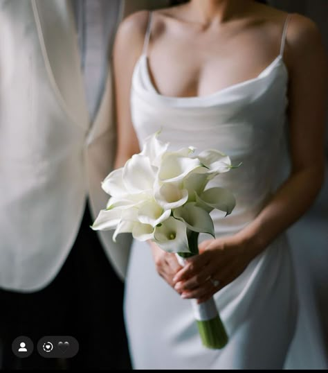 White Calla Lily Bouquet, Calla Lily Bridal Bouquet, Lavender Wedding Cake, Lily Bridal Bouquet, Calla Lily Bouquet Wedding, Calla Lily Bridal, Calla Lily Bouquet, Bridal Bouquet Flowers, Lakeside Wedding