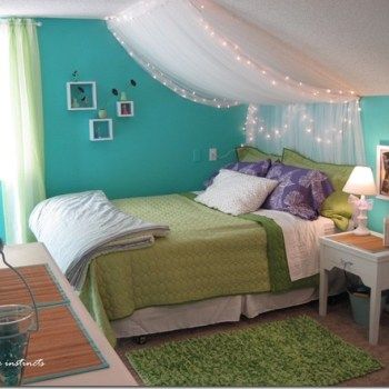 17 Sloped Ceiling Bedroom Design Ideas • Mabey She Made It Slanted Ceiling Decor, Slanted Ceiling Bedroom, Sloped Ceiling Bedroom, Blue Girls Rooms, Girls Furniture, Teen Girl Bedroom Ideas, Teal Bedroom, Slanted Ceiling