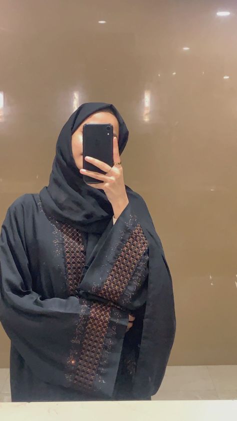 @lessulthanas the hijab brand.. Hijabi Girl Mirror Dp, Hijabi Mirror Selfie, Kashmiri Aesthetic, Hijab Snap, Trending Summer Nails, Bitmoji Outfits, Outfits Baddie, Eid Outfit, Wedding Mehndi