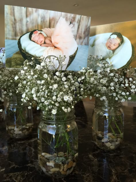 Centerpieces for baby girl's baptism reception: mason jar, rocks, photoholder, baby's breath Cheap Centerpieces For Party Birthdays, Christianing Ideas Decor For Boy, Christianing Ideas Decor, Baptism Decorations Centerpieces, Dedication Party Ideas, Baby Dedication Ideas, Babtizum Party Ideas, Girl Baptism Ideas, Baby Baptism Party