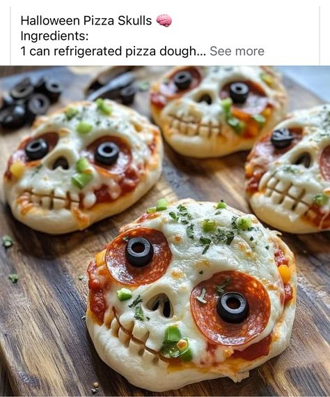 Halloween Get Together Food Ideas, Halloween Skull Pizza, Mini Halloween Pizzas, Pizza Skulls Recipe, Halloween Pizza Skulls, Spooky Pizza Ideas, Lunch Halloween For Kids, Halloween Mexican Food, Halloween Menu Ideas Food