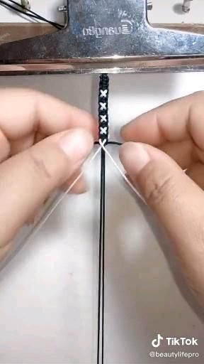 COMO FAZER PULSEIRAS/BRACELET [Video] | Diy friendship bracelets tutorial, Friendship bracelets diy, Diy bracelets patterns Hadiah Diy, Pola Macrame, Kraf Kertas, Diy Friendship Bracelets Tutorial, Kartu Valentine, Fesyen Rambut, इंस्टाग्राम लोगो, Diy Bracelets Tutorials, Bracelet Fil