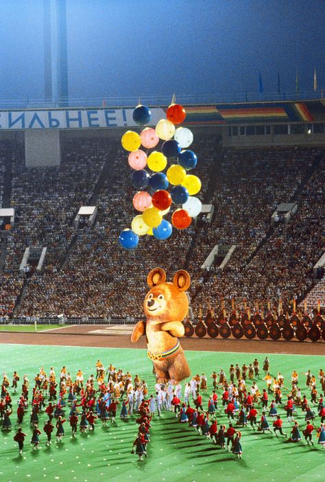 Closing ceremony of the 1980 Olympic Games -Mishka's departure