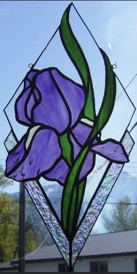 Stained Glass Iris Pattern, Iris Stained Glass Pattern, Flower Stained Glass Patterns, Stained Glass Iris, Glass Art Ideas, Diy Stained Glass Window, Stained Glass Flower, Glass Painting Patterns, Stained Glass Studio