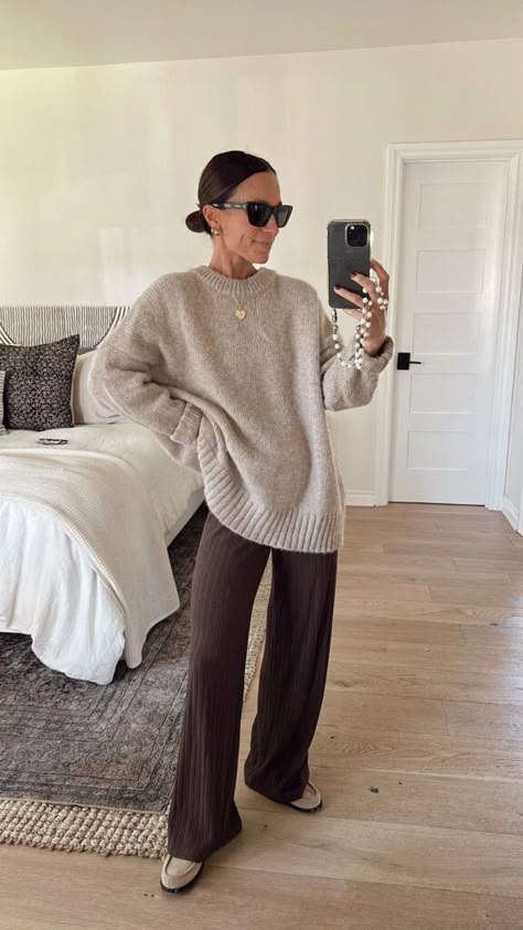 Over 20 Thanksgiving Outfits - Fashion posts from Shannon Pulsifer Winter Comfy Work Outfit, Easy Street Tunic Outfit, Winter Shower Guest Outfit, Comfy Fashion Aesthetic, Older Mom Outfits, Comfy Put Together Outfits, Comfy Holiday Outfits, Nye Casual Outfit, Cute Work From Home Outfits