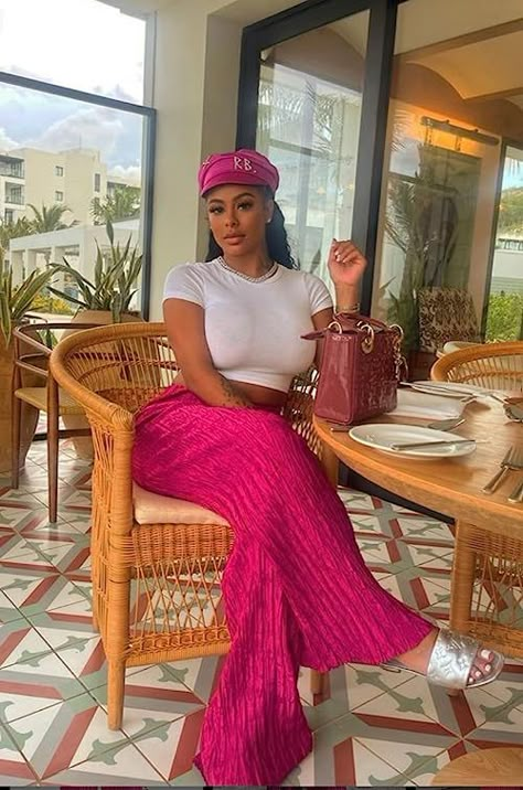 DericaNicole's Amazon Page Silky Pants Outfit, Ig Selfie, Idea Story, Flight Outfit, 2023 Outfits, Casual Chic Outfit, Modest Fashion Outfits, Pink Outfits