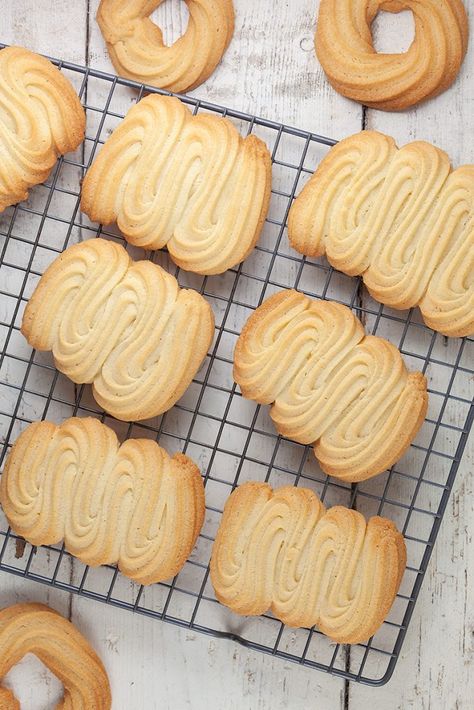 Spritsen - Dutch cookies recipe - Ohmydish Dutch Bakery, Dutch Cookies, Food Stamps, Dutch Recipes, Bakery Cafe, Latest Recipe, Homemade Cookies, Cookie Sheet, Find Recipes