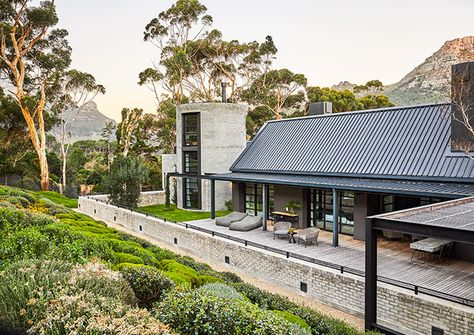 Hout Bay Home - Visi South African Modern Farmhouse, Beach House South Africa, South Africa Homes, South Africa House Design, South African Farmhouse, African Farmhouse, South African Architecture, South African Decor, New York Couple