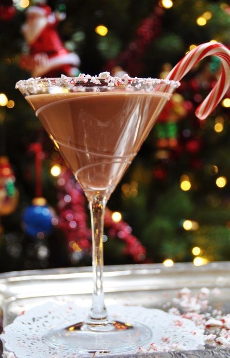 Vegan Virgin Chocolate Eggnot Martini | 21 Non-Alcoholic Drinks For Your Holiday Party Non Alcoholic Chocolate Martini, Virgin Martini Recipes, Non Alcoholic Martini Recipes, Non Alcoholic Martini, Virgin Martini, Eggnog Martini Recipe, Eggnog Martini, Chocolate Eggnog, Holiday Drinks Alcohol