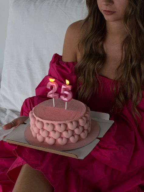 Pink 24th Birthday Cake, Birthday Cake Ideas Aesthetic Pink, Cute Pink Cake Ideas, Pink Cake Photoshoot, 25th Birthday Cake Aesthetic, Pink 25th Birthday Cake, Photoshoot Cake Ideas, Pink Cake Birthday Aesthetic, 25 Th Birthday Cake