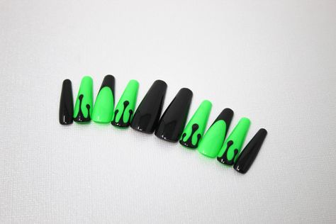 These are Beautiful Black and Neon Green Drip Nails (Inspired by Billie Eilish). The nails come in a kit with glue, nail file, buffer and a cuticle pusher. They are a quick and easy option for a beautiful manicure for any occasion. There are multiple shapes available as picture in photo above. Please use sizing guide above to find out your perfect size. (*SHAPE IN PICTURE IS LONG COFFIN*) PACKAGING: Nails will come packaged in a box. The nail application kit will come in a small pouch. Both will Green Drip Nails, Bling Nails Black, Coffin Packaging, Nct Nails, Green And Black Nails, Nails Neon Green, Black Slime, Beautiful Manicure, Nail Application