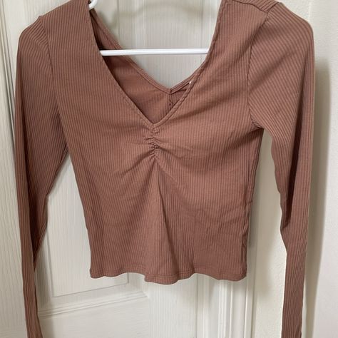 Cinched Long Sleeve Ribbed Top. Super Cute And Comfortable Has A V Neckline And Long Sleeves. Crop Long Sleeve, Pacsun Tops, Clothing Pieces, Brown Shirt, Ribbed Top, Tops Fall, Shirt Long Sleeve, Winter Clothes, V Neckline