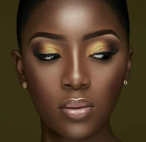 Makeup for black women Dark Skin Eyeshadow, Make Up Gold, Makeup For Dark Skin, Gold Makeup Looks, Mekap Mata, Scrub Corpo, Bluish Green Eyes, Makeup For Black Skin, Smink Inspiration