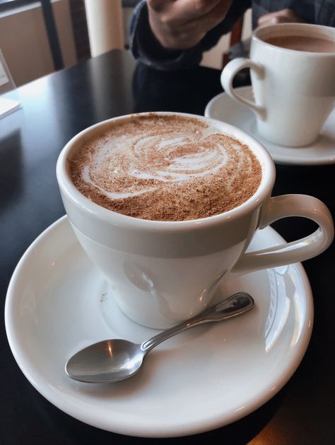 Cinnamon Cappuccino, Foodie Instagram, Coffee Instagram, Coffee Shop Aesthetic, Coffee Obsession, Chocolate Caliente, Coffee Breakfast, Coffee Photography, Coffee Is Life