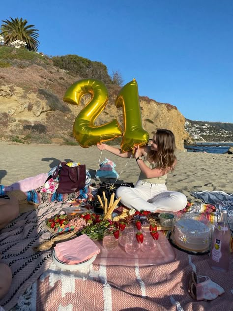 Beach Bday, Birthday At The Beach, Beach Picnic Party, Bday Picnic, Picnic Birthday Party, 17 Birthday, Turning 21, 20th Birthday Party, Birthday Picnic