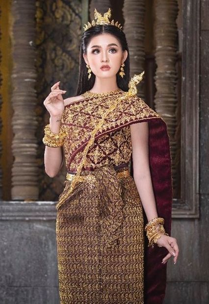 Wedding Khmer, Khmer People, Khmer Fashion, Cambodian Wedding Dress, Culture Dress, Cambodian Wedding, Khmer Culture, Antique Dresses, Thai Fashion