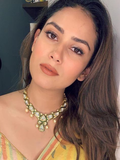 Mira Rajput Fashion Styles, Mira Kapoor, Rajput Jewellery, Casual Weekend Style, Shreya Ghoshal, Mira Rajput, Fancy Gowns, 2 Ingredient, Jewellery Inspiration