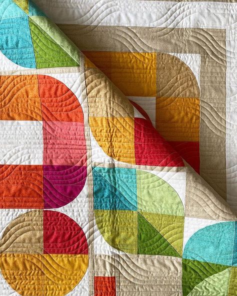 Mcm Quilt, Sunshine Palette, Quilt Patterns Modern, Circle Quilt Patterns, Circle Quilts, Striped Quilt, Applique Quilting, Colorful Quilts, Modern Quilt Patterns