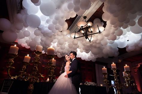 Qualatex | 10 Ways to Beautify Your Wedding with Balloons Wedding With Balloons, Winter Quinceanera, Baloon Garland, Balloon Cloud, Balloon People, Balloon Gifts, Balloon Ceiling, Wedding Ceiling, Wedding Hall Decorations