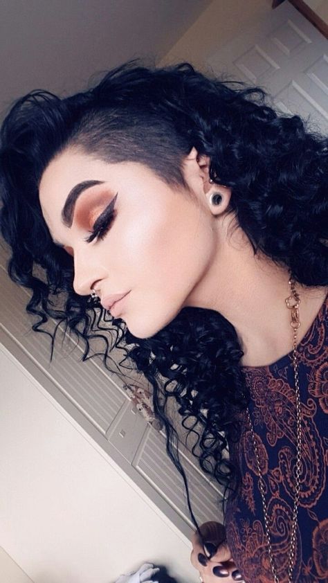 Curly Hair Shaved Side, Shaved Curly Hair, Long Hair Shaved Sides, Undercut Curly Hair, Mode Poses, Hair Trends 2015, Curly Undercut, Undercut Long Hair, Half Shaved Hair