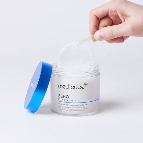 Kiyoko's Notes Say goodbye to enlarged pores, greasy skin, and pesky blackheads and whiteheads Medicube Zero Pore Pads 2.0 are packed with all the best ingredients, like BHAs and AHAs, to gently exfoliate and purify your skin. Plus, with calming centella asiatica extract and hydrating hyaluronic acid, your skin will feel refreshed and balanced. Get ready for smoother, clearer, more radiant skin with regular use. Suitable for all skin types, use these pads daily for optimal results. Experience a Aha And Bha, Toner Pads, Exfoliating Pads, Greasy Skin, Lip Scrubs, Clearer Skin, Enlarged Pores, Cream Concealer, Tighten Pores