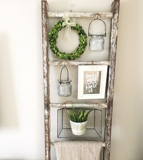 18 Charming Ideas For Adding Rustic Touch To The Bathroom Ladder Ideas, Old Ladder, Blanket Ladder, Ideas Hogar, Rustic Bathroom, בר מצווה, Farmhouse Chic, Farmhouse Living, New House Ideas