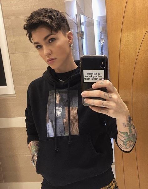 Ruby Rose Haircut, Ruby Rose Hair, Tomboy Haircut, Androgynous Haircut, Androgynous Hair, Tomboy Hairstyles, Androgynous Fashion, Rose Hair, Pitch Perfect