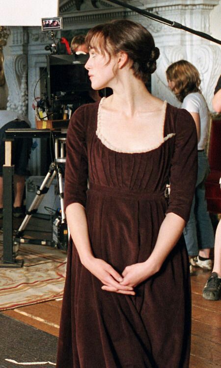 BTS P&P... Elizabeth Bennet Dress, Pride And Prejudice Dress, Jane Austen Dress, Jane Austen Movies, Lizzie Bennet, Pride And Prejudice 2005, Keira Knightly, Pride Prejudice, Elizabeth Bennet