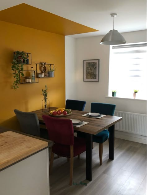 Mustard Yellow Walls Kitchen, Mustard And Grey Kitchen, Ochre Dining Room, Mustard Dining Room Walls, Ochre Kitchen Walls, Dining Room Wall Colour Ideas, Mustard Dining Room, Yellow Dining Room Decor, Kitchen Yellow Walls