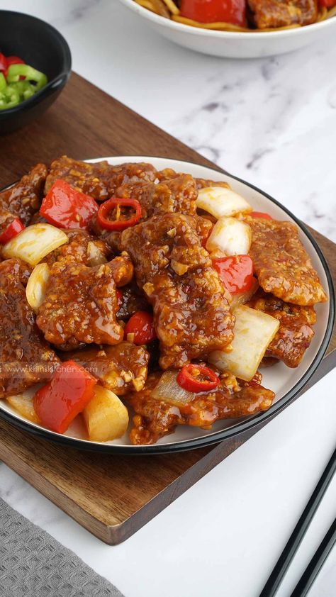 Beijing Beef Recipe Chinese Beef Recipes, Beijing Beef, Chinese Fast Food, Chinese Beef, Chinese Dinner, Crispy Beef, Chinese Takeaway, Corned Beef Recipes, Clam Recipes