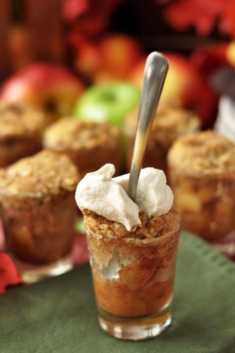 Apple Crisp Shooters from The Boys Club Pie Shooters, Delicious Thanksgiving Desserts, Shot Glass Desserts, Dessert Shooters, Delicious Thanksgiving, Oreo Dessert, Köstliche Desserts, Thanksgiving Desserts, Apple Crisp