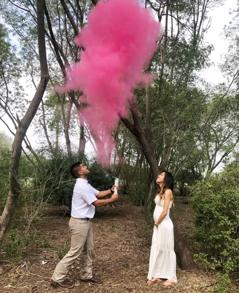 Powder Gender Reveal, Gender Reveal Photo Shoot, Gender Reveal Pictures, Easter Pregnancy Announcement, Gender Reveal Photos, Maternity Photography Poses Outdoors, Motion Photography, Gender Reveal Party Decorations, Maternity Photography Poses