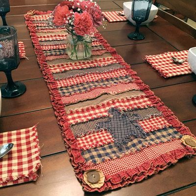 This super simple and super quick project is created using five homespun fat quarters , two rolls of our 2" ruffled trim , and some yo-yos and buttons .  You can download a FREE copy of the pattern... Primitive Table Runners, Quilt Table Runner, Rag Quilt Tutorial, Rag Quilt Patterns, Quilted Table Runners Patterns, Yo Yos, Homespun Fabric, Table Runner And Placemats, Table Runner Pattern