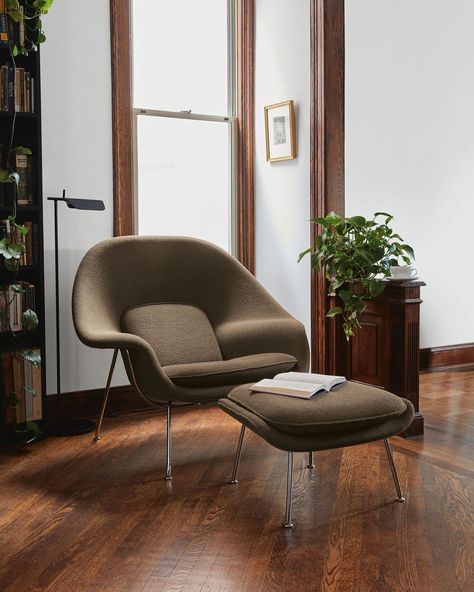 Design Within Reach on Instagram: “Me-time starts with a chair that lets you relax your way. The iconic Womb Chair’s organic, enveloping contours offer countless ways to…” Modern Living Room Seating, Knoll Womb Chair, Luxury Office Chairs, Womb Chair, Ottoman Design, Modern Lounge Chairs, Modern Lounge, Lounge Seating, Chairs Armchairs