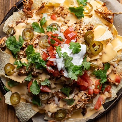 The Ultimate Nachos Recipe (Buffalo Wild Wings) Buffalo Wild Wings Nachos Recipe, Ultimate Nachos Recipe, Best Super Bowl Recipes, Ultimate Nachos, Homemade Queso, Super Bowl Food Easy, Best Superbowl Food, Buffalo Chicken Nachos, Bowl Recipes Easy