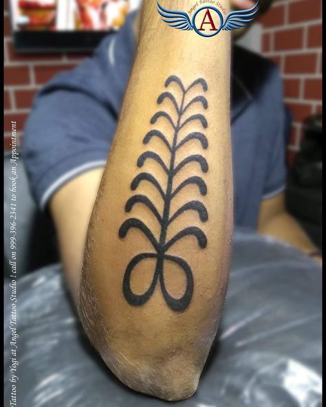 Angel Tattoo Studio  "Fern"Symbol tattoo design Aya "fern" symbol of endurance and resourcefulness The fern is a hardy plant that can grow in difficult places. "An individual who wears this symbol suggests that he has endured many adversities and outlasted much difficulty."  #symboltattoo #africansymboltattoo #endurancetattoo #resourcefulnesstattoo #meaningfulltattoo #forearmtattoo #tattoo #Indoretattoo #indoretattooartist #angeltattoostudio Endurance Symbol, Fern Symbol, Fern Tattoo Design, Adinkra Tattoo, Fern Tattoo, L Tattoo, African Symbols, Symbol Tattoo, Symbol Tattoos