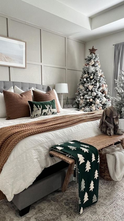 Check more at https://howcandothis.com/homedecoration/29391/ Holiday Bedroom, Winter Bedroom, Holiday Room, Cozy Christmas Decor, Christmas Apartment, Christmas Decor Inspiration, Christmas Decorations Bedroom, Christmas Room Decor, Room Deco