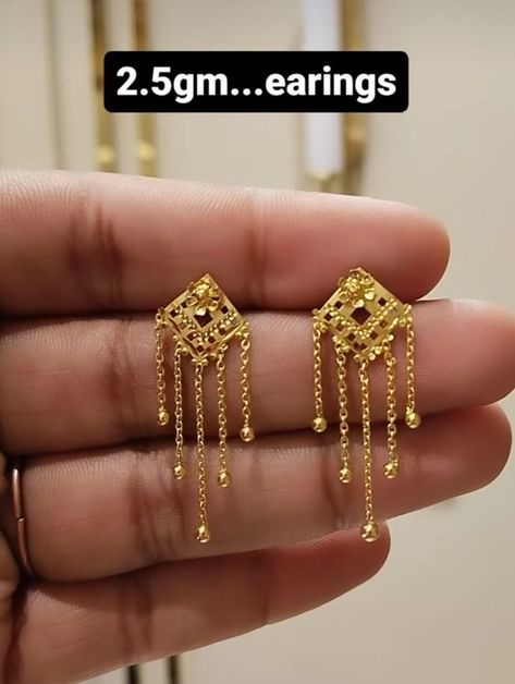 https://petgrommer.com/ Gold Ring Design For Women, Ring Design For Women, Gold Ring Design, Unique Gold Jewelry Designs, Gold Bridal Necklace, Gold Jewelry Outfits, New Gold Jewellery Designs, Gold Earrings Models, Modern Gold Jewelry