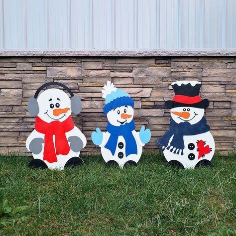 Plywood Yard Cutouts, Christmas Yard Cutouts, Wooded Yard, Outdoors Crafts, Spar Urethane, Christmas Decs, Wood Yard Art, Snow Men, Outdoor Christmas Decor