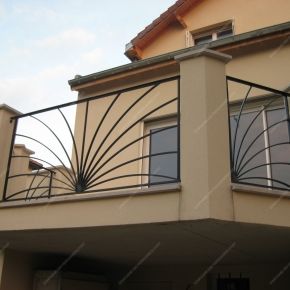 Iron Railings Outdoor, Rooftop Restaurant Design, Home Window Grill Design, Fence Wall Design, Compound Wall Design, Fence Gate Design, House Main Gates Design, Iron Railings, Balcony Grill