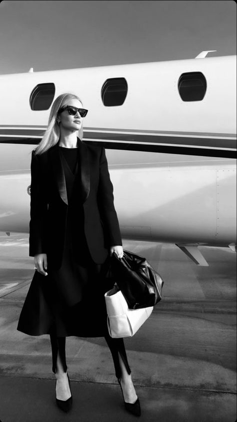 Women Aesthetics, Airplane Style, Travel Hacks Airplane, Jet Setter, Travel In Style, Glasses Online, Private Jet, Muted Colors, Top Model