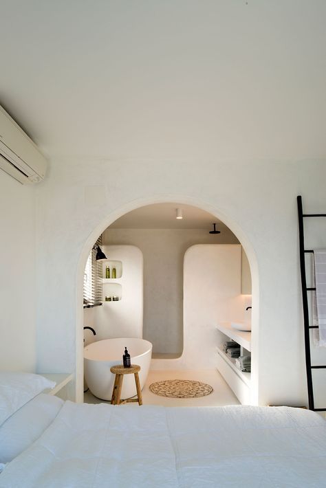 Arched Living Room Entry, Cyclades Interior, Concrete Bathroom, Earthship, Cheap Home Decor, House Inspo, Minimalist Home, 인테리어 디자인, House Inspiration