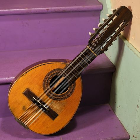 A bandurria is a plucked chordophone, typically played in Spanish folk music. However, it was also used in Spanish colonies. This instrument pictured here was first made in the 1920s, and was refurbished by Jake Wildwood. Features include a solid spruce over solid rosewood back and sides. The neck is mahogany. The author of the blog noted the soundhole rosette and neckjoint has a structural fatigue. Guitar Spanish, Bardic Inspiration, Banjo Ukulele, Spanish Culture, Folk Instruments, Folk Music, String Instruments, Mandolin, Slice Of Life