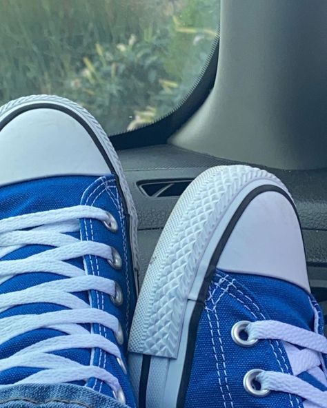 #converse #shoes #blue Amara Core, Teddy Lupin Aesthetic, Blue Converse Aesthetic, Rainbow Dash Aesthetic, Converse Photography, Lupin Aesthetic, Church Friends, 2024 Clothes, Teddy Lupin