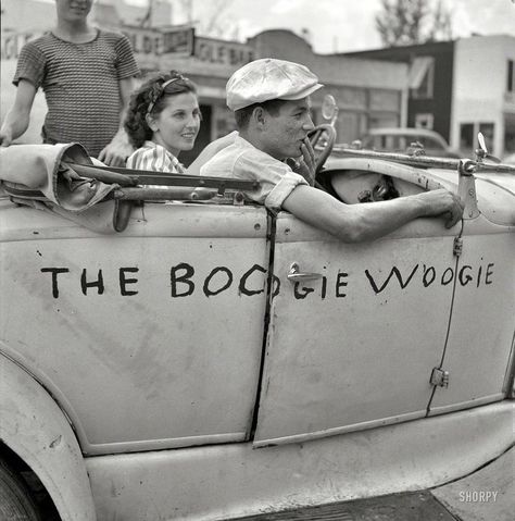 Shorpy Historical Photos, Old School Pictures, Vintage Hot Rod, The Boogie, Lindy Hop, Boogie Woogie, Mv Agusta, History Photos, School Pictures