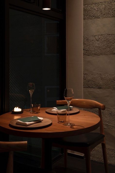 Restaurant Ambience Photography, Minimalistic Restaurant, Jazz Restaurant, Dark Restaurant, Restaurant Drinks, Woods Restaurant, Coffee Room, Restaurant Photography, Lounge Lighting