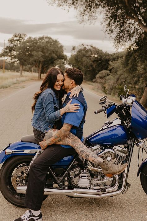 Engaged couple sitting on a motorcycle Motorcycle Couple Pictures, Moto Chopper, Motorcycle Tattoo, Motorcycle Wedding, Motorcycle Couple, Motorcycle Tattoos, Biker Photoshoot, Motorcycle Photography, Custom Choppers